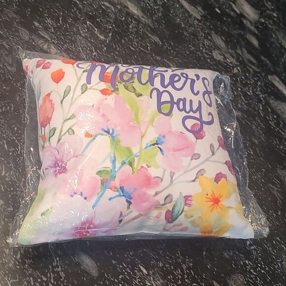 BRAND NEW MULTILOVELY FLORA HAPPY MOTHER'S DAY PILLOW - Picture 10 of 12